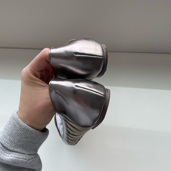 Elizabeth & James cutout metallic flats - Picture 3 of 6